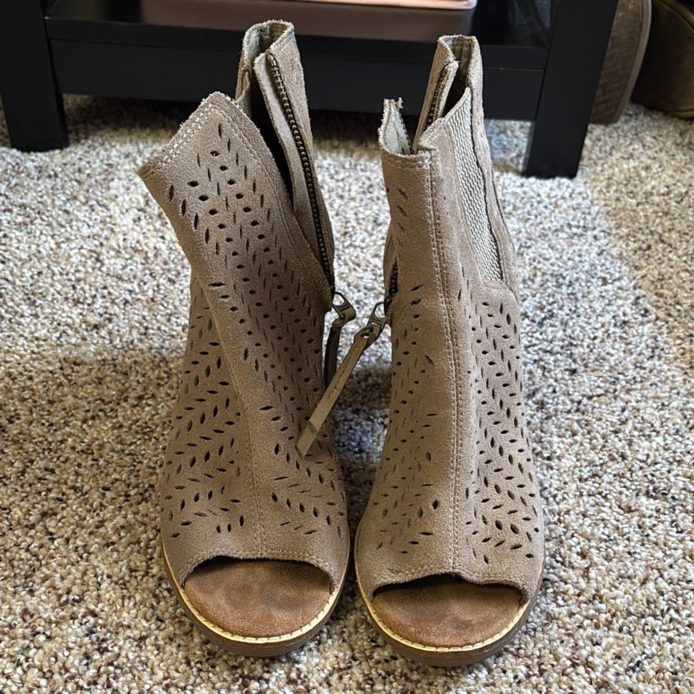 Toms Tan Ankle Booties